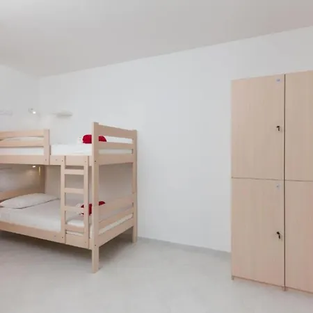 Free Bird - Bed In Four Bed Mixed 2 Holiday home