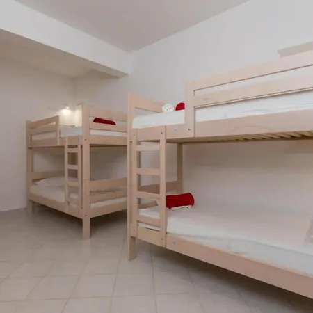 Free Bird - Bed In Four Bed Mixed 2 Holiday home